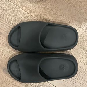 Yeezy Slides Onyx - size 7